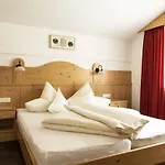 Baeckelar's Apartament *