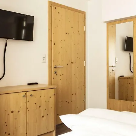 Baeckelar's * Ζόλντεν